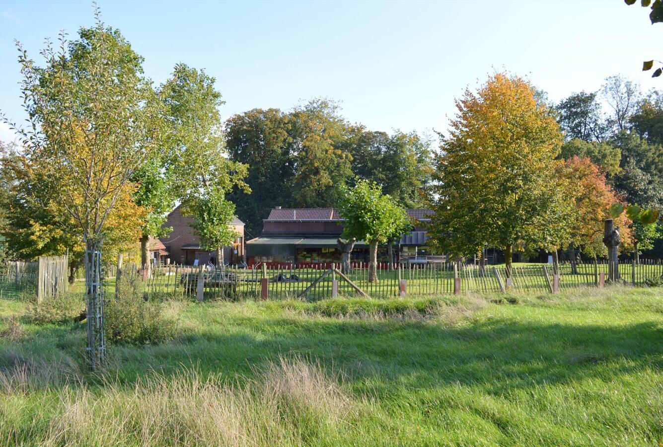 Hoeve met bijgebouwen op ca. 1,93ha te Lennik, Gaasbeek 