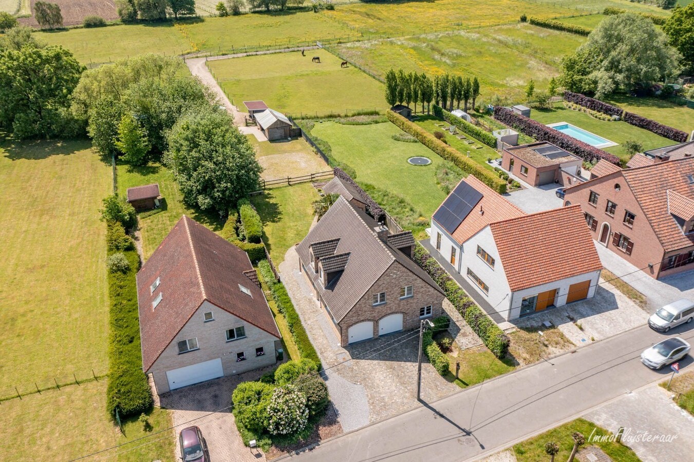 Aantrekkelijke villa met achterliggend weiland op ca. 66a te Zemst (Vlaams-Brabant) 