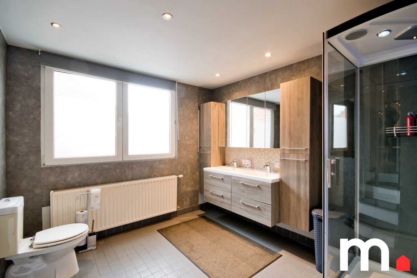 Uniek handelshuis met woonst op toplocatie – 220m&#178; commerci&#235;le Ruimte + 165m&#178; woning 