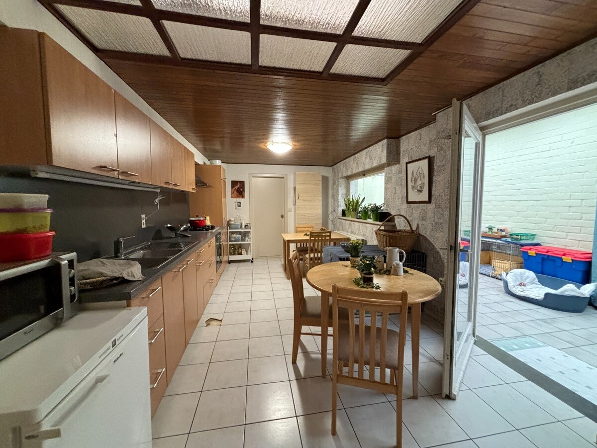 Woning in het centrum van Sint-Antonius op een perceel van 210 m&#178; met Zuid-tuin en ruime berging ca 30 m&#178; 
