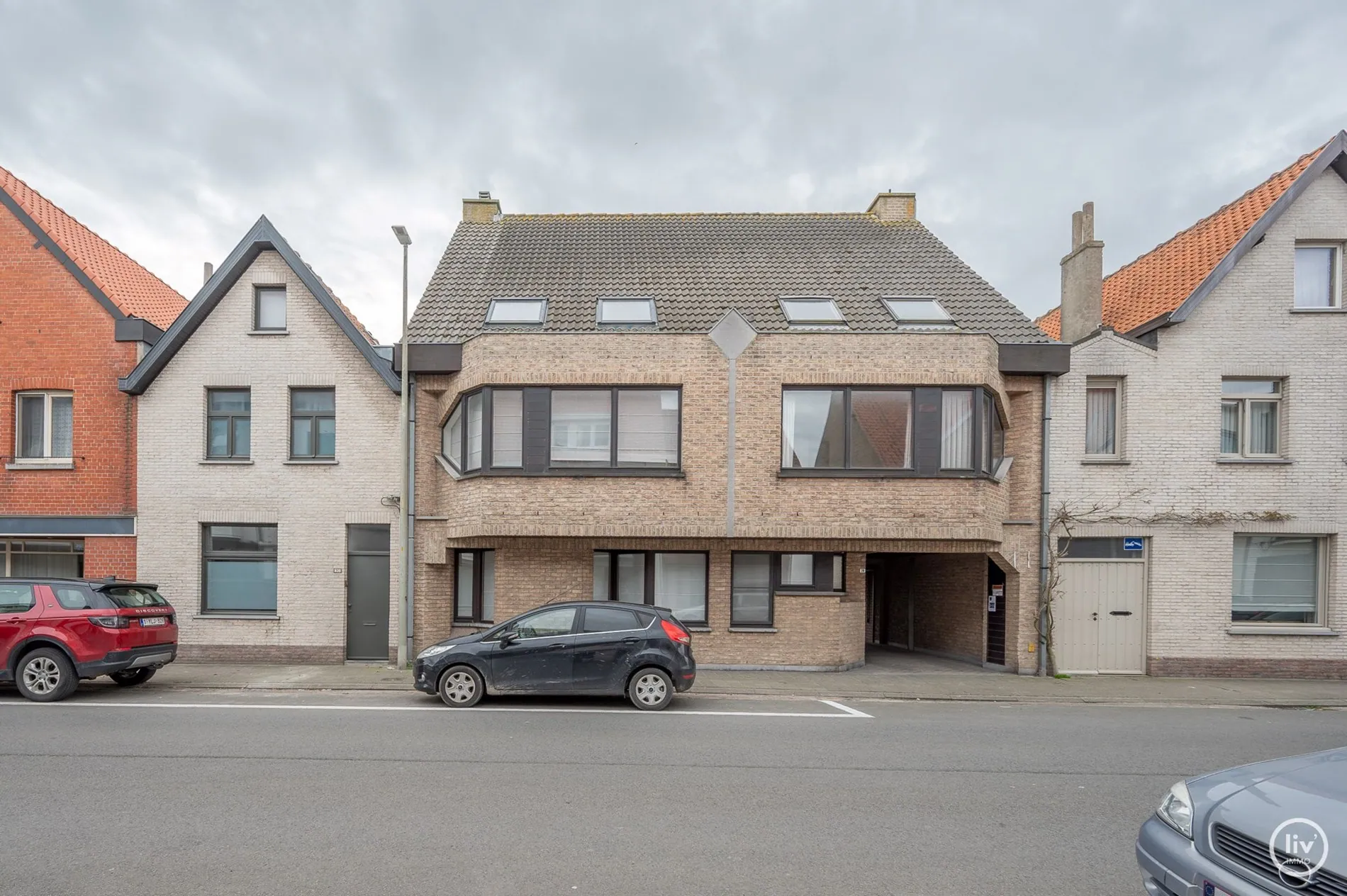 Non-meublé - Appartement duplex de 3 chambres à coucher avec terrasse spacieuse situé au cœur du vieux Knokke, à distance de marche de la Lippenslaan et du marché aux légumes (possibilité de louer une