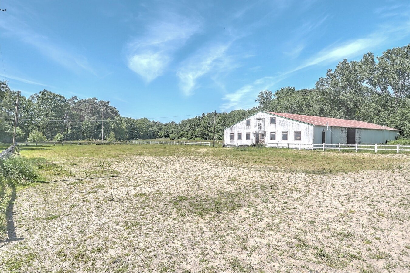 Equestrian center with great potential (and subsidies) on approximately 5.67 hectares in Heusden-Zolder. 