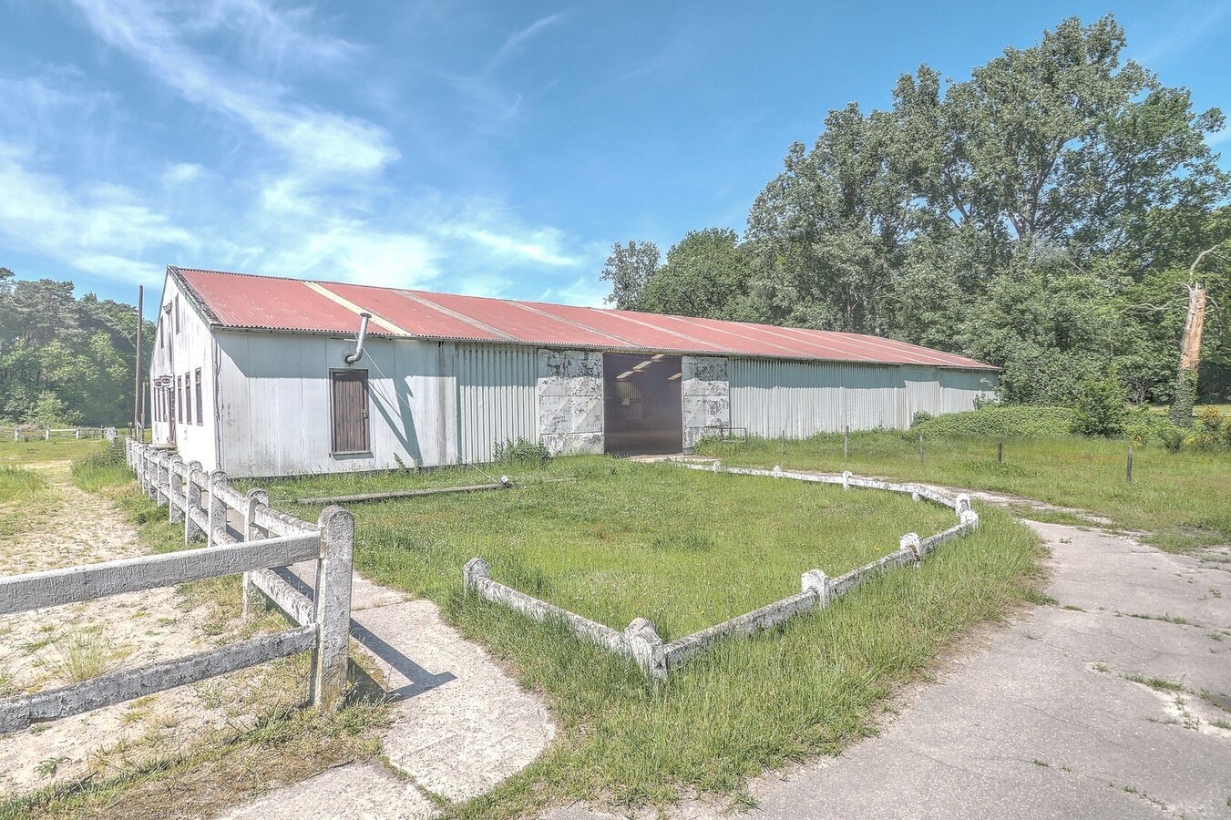 Equestrian center with great potential (and subsidies) on approximately 5.67 hectares in Heusden-Zolder. 