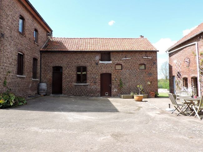 Charming renovated farmhouse on approximately 29 acres in Waanrode (Kortenaken). 