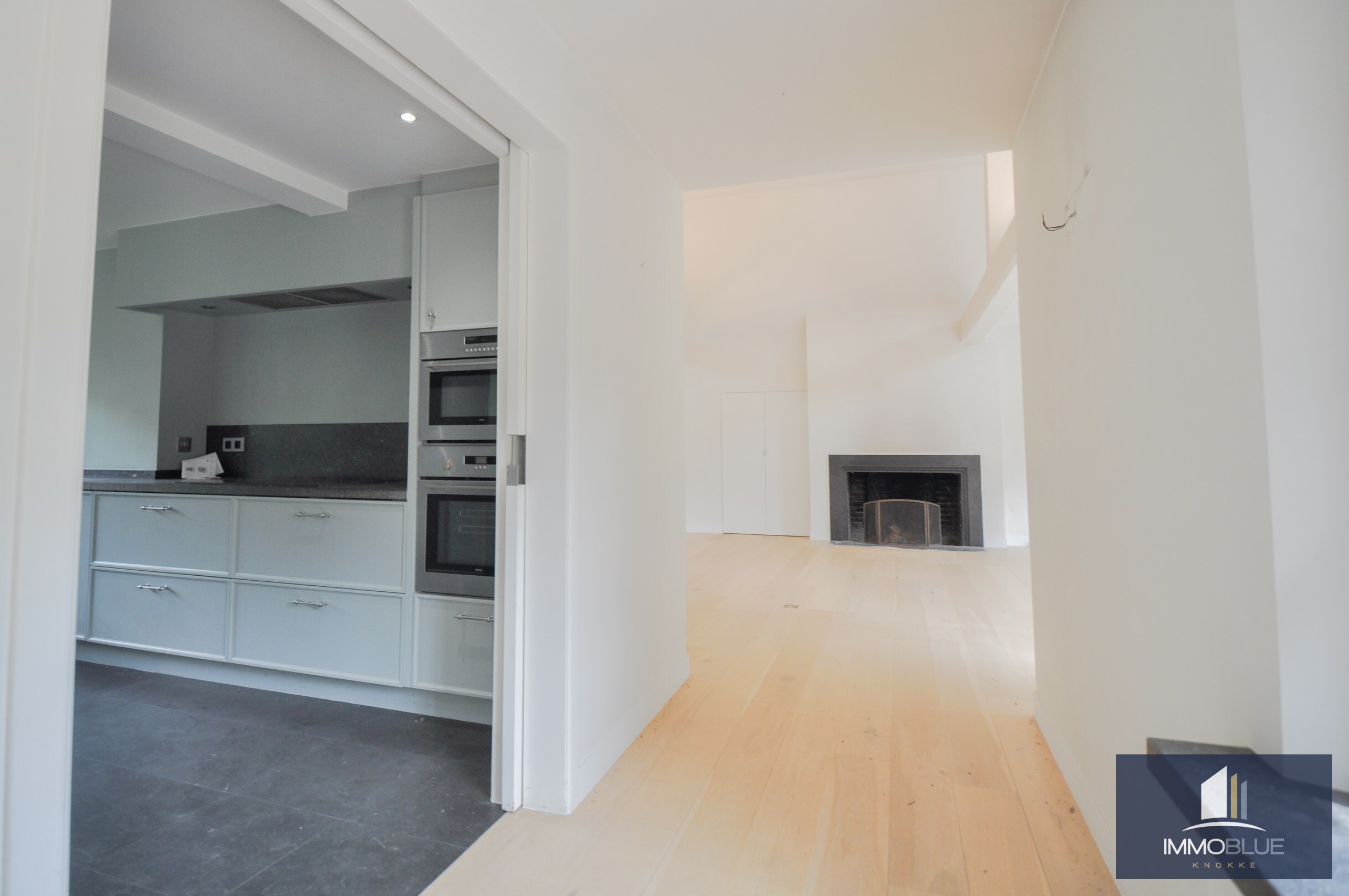 Villa exclusive, situ&#233;e au calme sur un terrain de 1.628 m&#178;, &#224; proximit&#233; du Royal Zoute Tennis Club. 