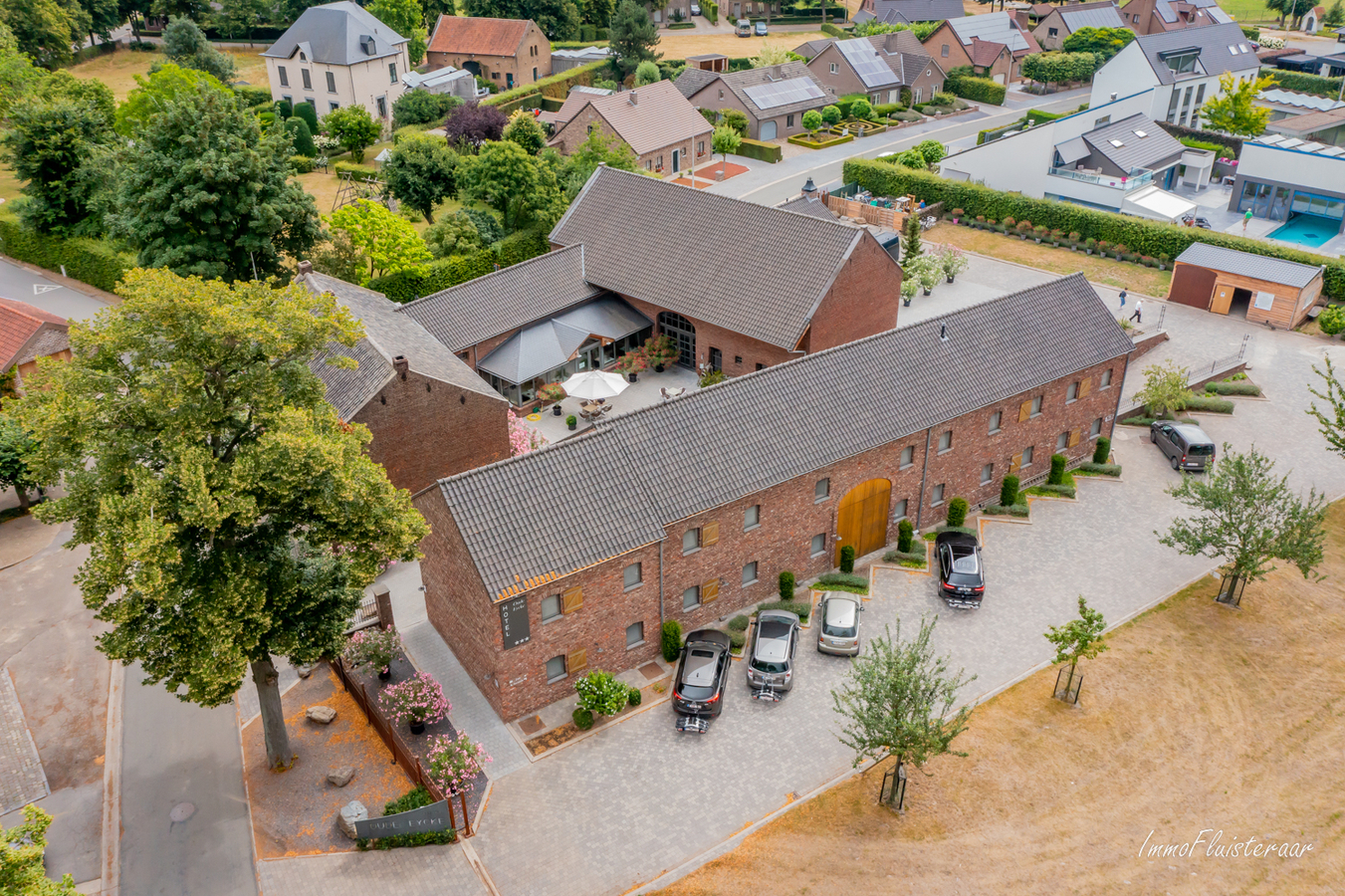 Unique property including a hotel and residential house on approximately 42 acres in Aldeneik (Maaseik). 