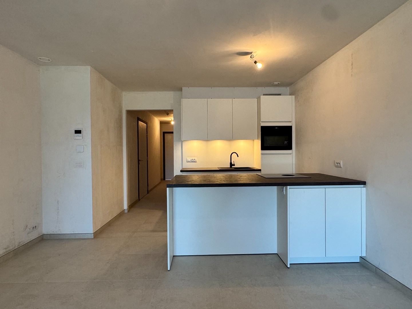Nieuwbouwappartement met twee slaapkamers, terras en ondergrondse autostaanplaats te koop in Zulte 