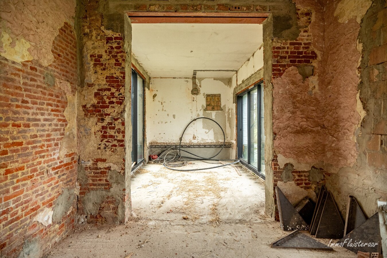 Uniek casco landhuis op een idyllische  locatie op ca. 8,26 ha te Diest 