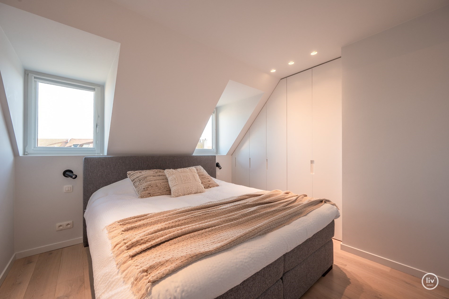 Merveilleux appartement en duplex r&#233;nov&#233;, spacieux, avec des vues panoramiques magnifiques et des terrasses &#224; proximit&#233; du Rubens. 