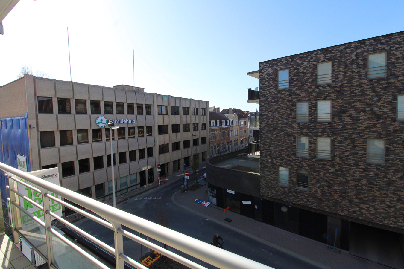 Zonnig appartement met 2 slaapkamers en autostandplaats te centrum Roeselare 