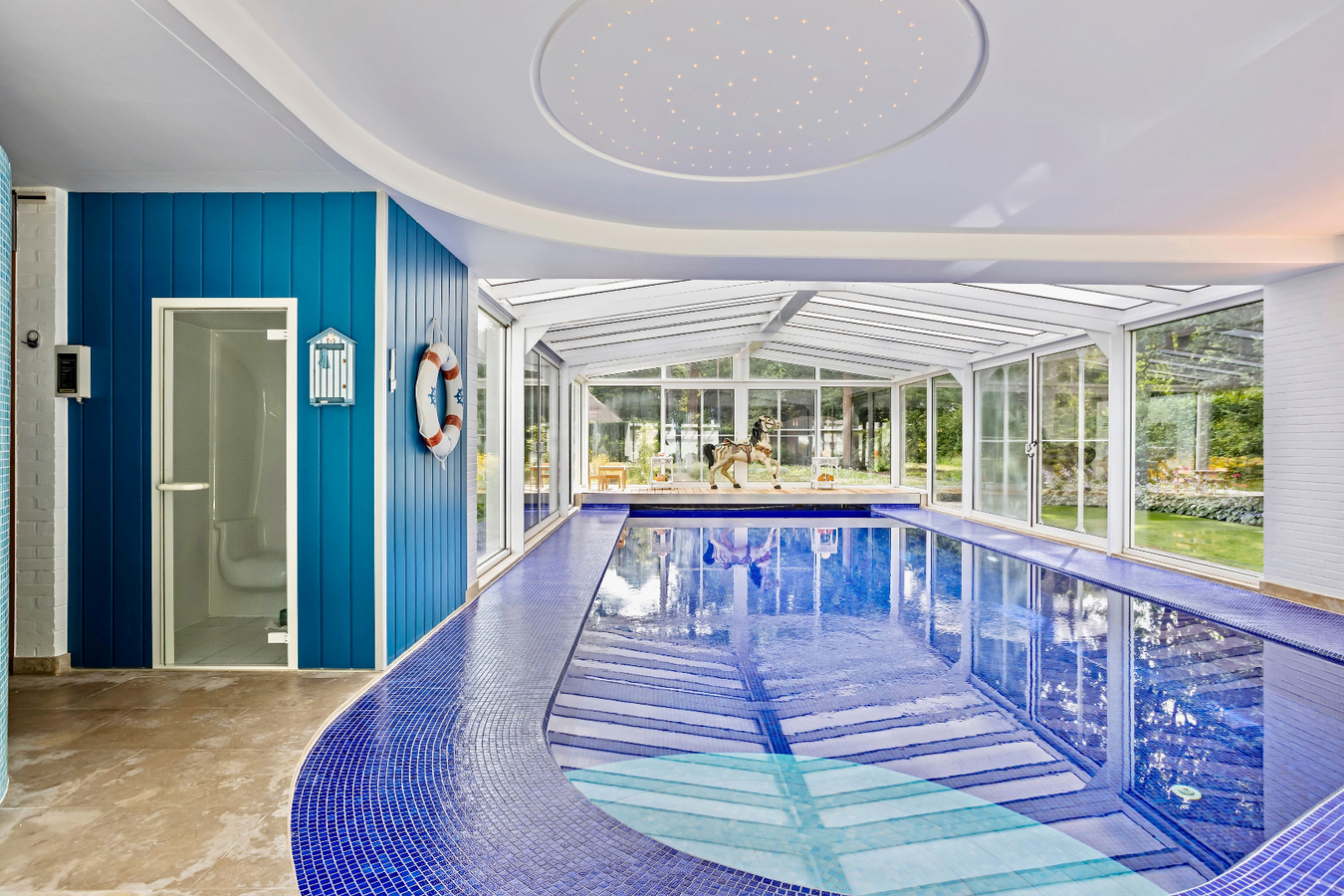 Exclusieve, residenti&#235;le villa met binnenzwembad op de Heide te Waasmunster 