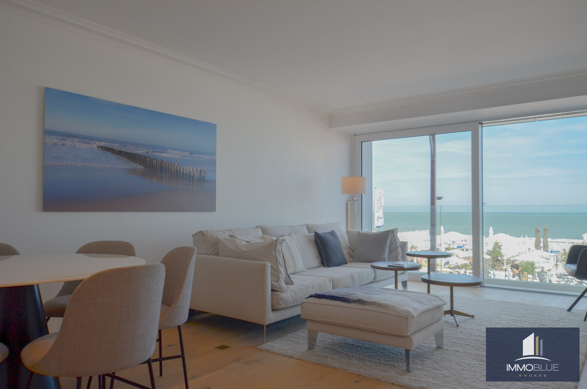 Stijlvol, recent gerenoveerd appartement met frontaal zeezicht. 
