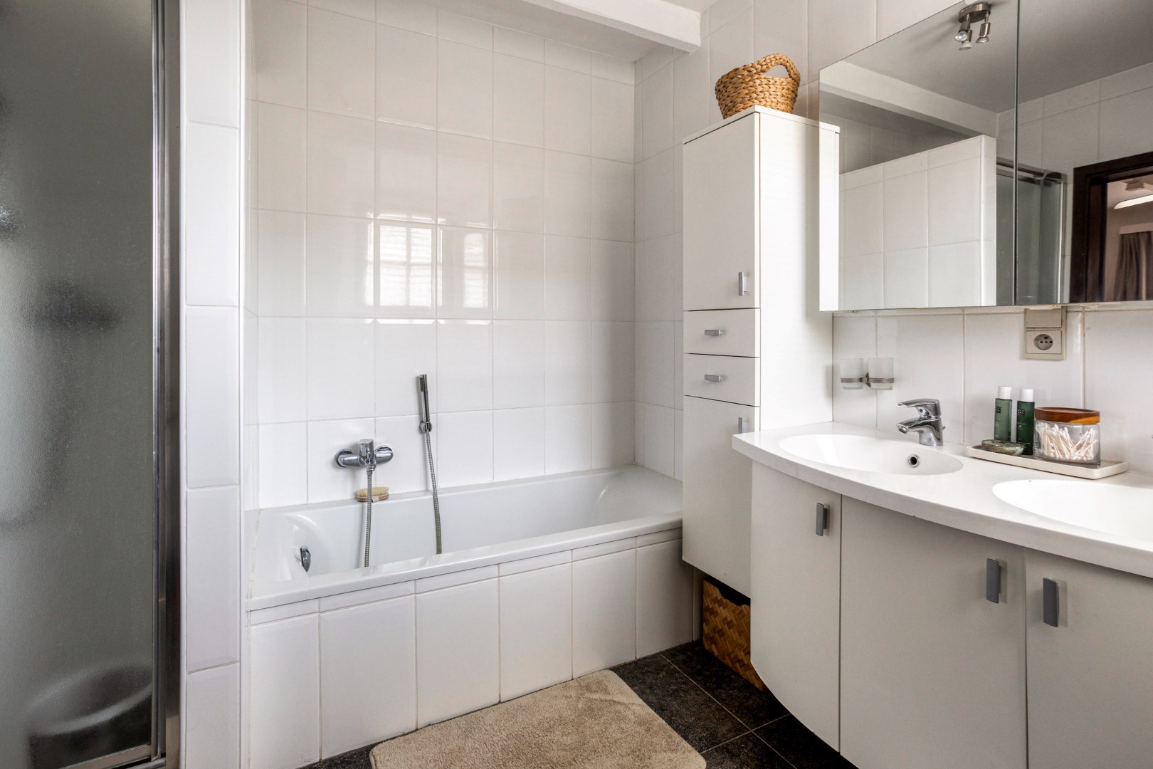 Rustig gelegen open bebouwing met 5 slaapkamers, 3 badkamers, dubbele garage en zonnige tuin in Tervuren – EPC 201 kWh/m&#178; – bewoonbare oppervlakte 339 m&#178; 