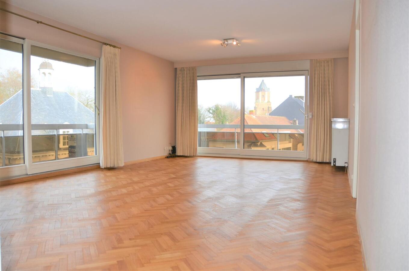 Hoekappartement OP de markt van Maldegem!!! 