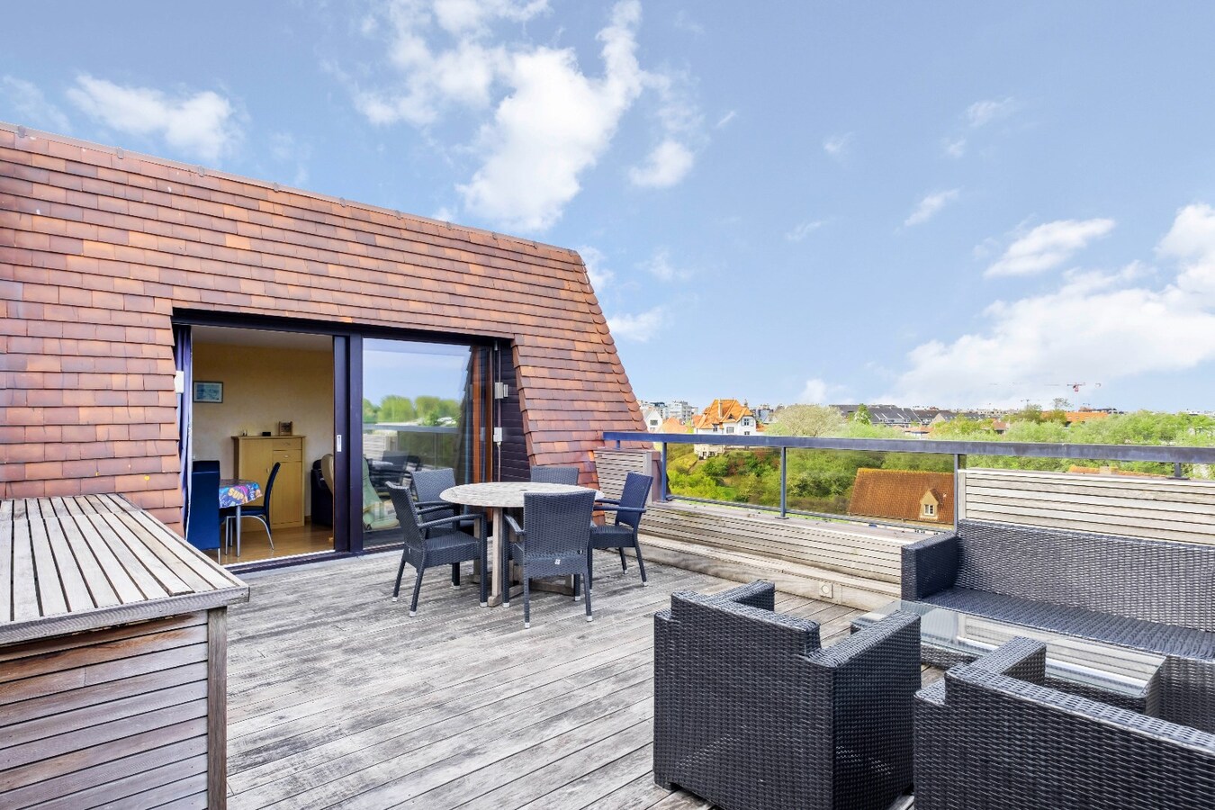 Penthouse met zuidgericht terras vlakbij het strand 