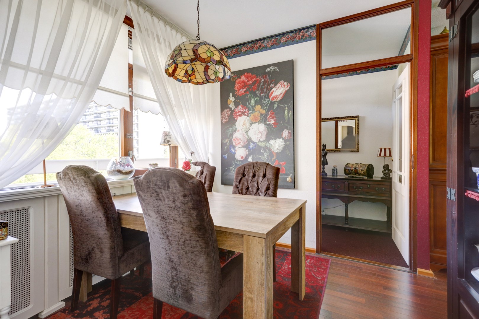Licht 3 (voorheen 4) kamer appartement op de vijfde verdieping met woningbreed balkon! 