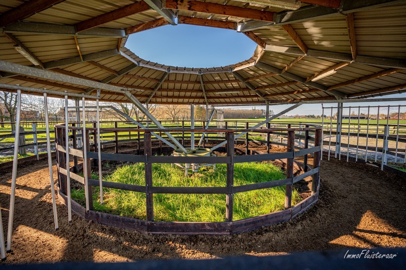 Exclusieve villa met paardenaccommodatie op ca. 1,3 ha te Sint-Katelijne-Waver 