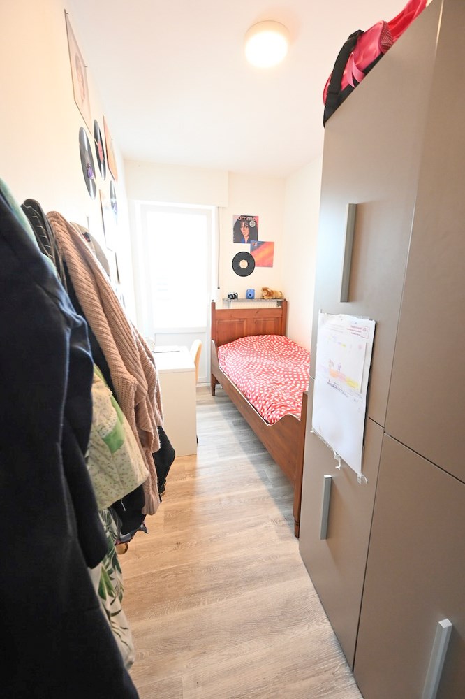 Appartement de 2 pi&#232;ces pr&#234;t &#224; emm&#233;nager, non meubl&#233;, avec 2 terrasses &#224; distance de marche de l&#39;avenue Lippens. 