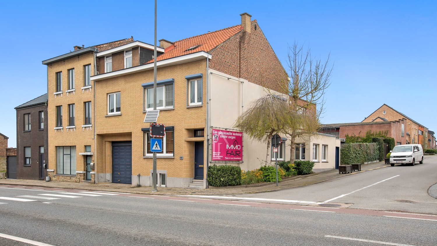 Royale gezinswoning met atelier en garage vlakbij centrum 