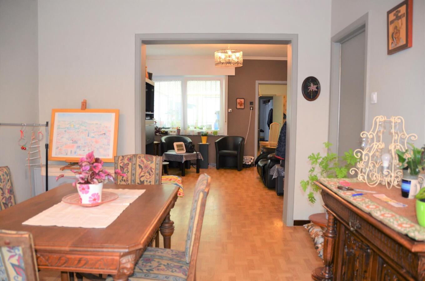 Investering met mooi rendement!! woning met 2 Appartementen te koop in Oostkamp 