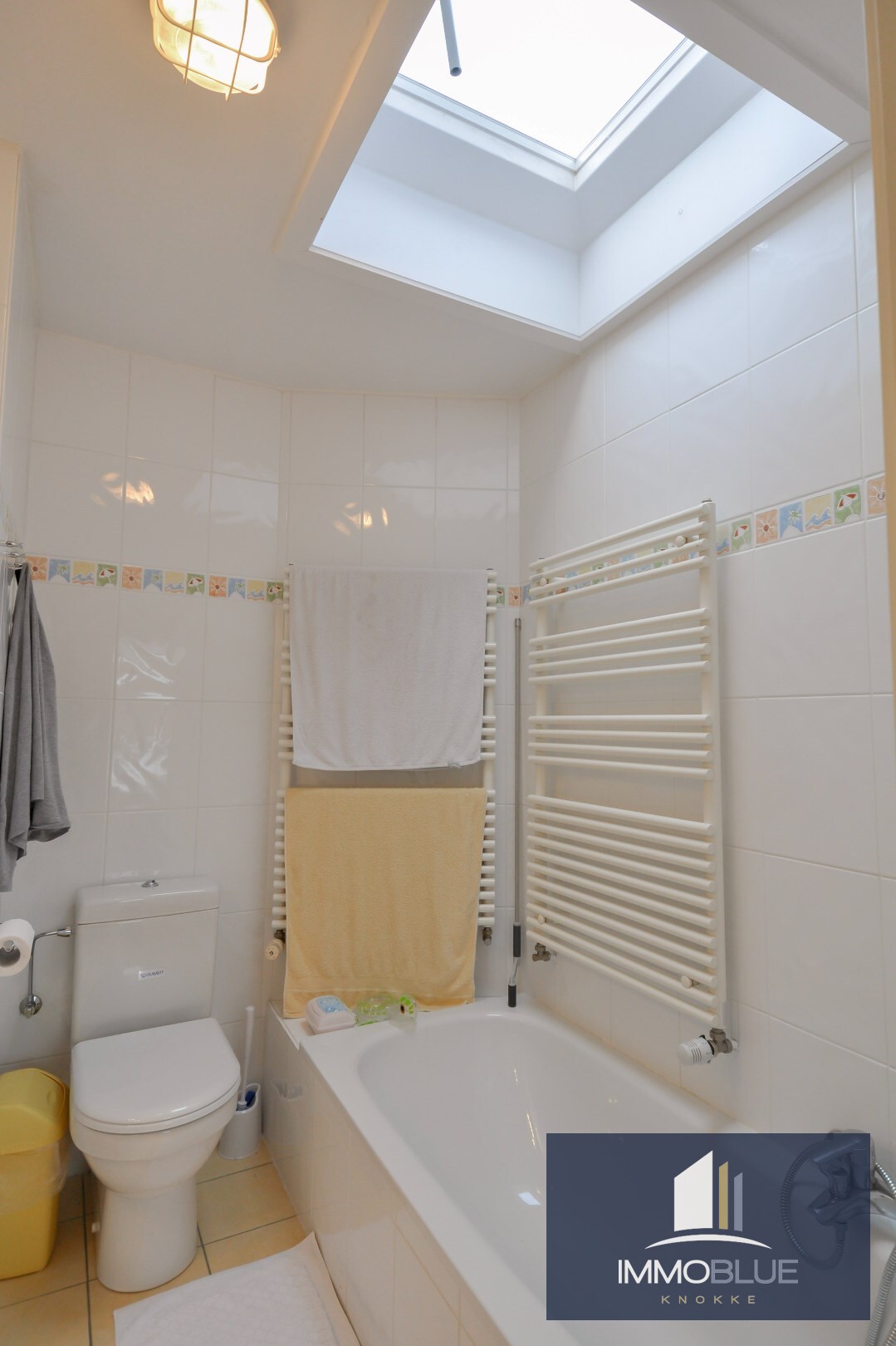 Appartement duplex avec terrasses ensoleill&#233;es, situ&#233; &#224; deux pas de la mer et de la place Rubens. 