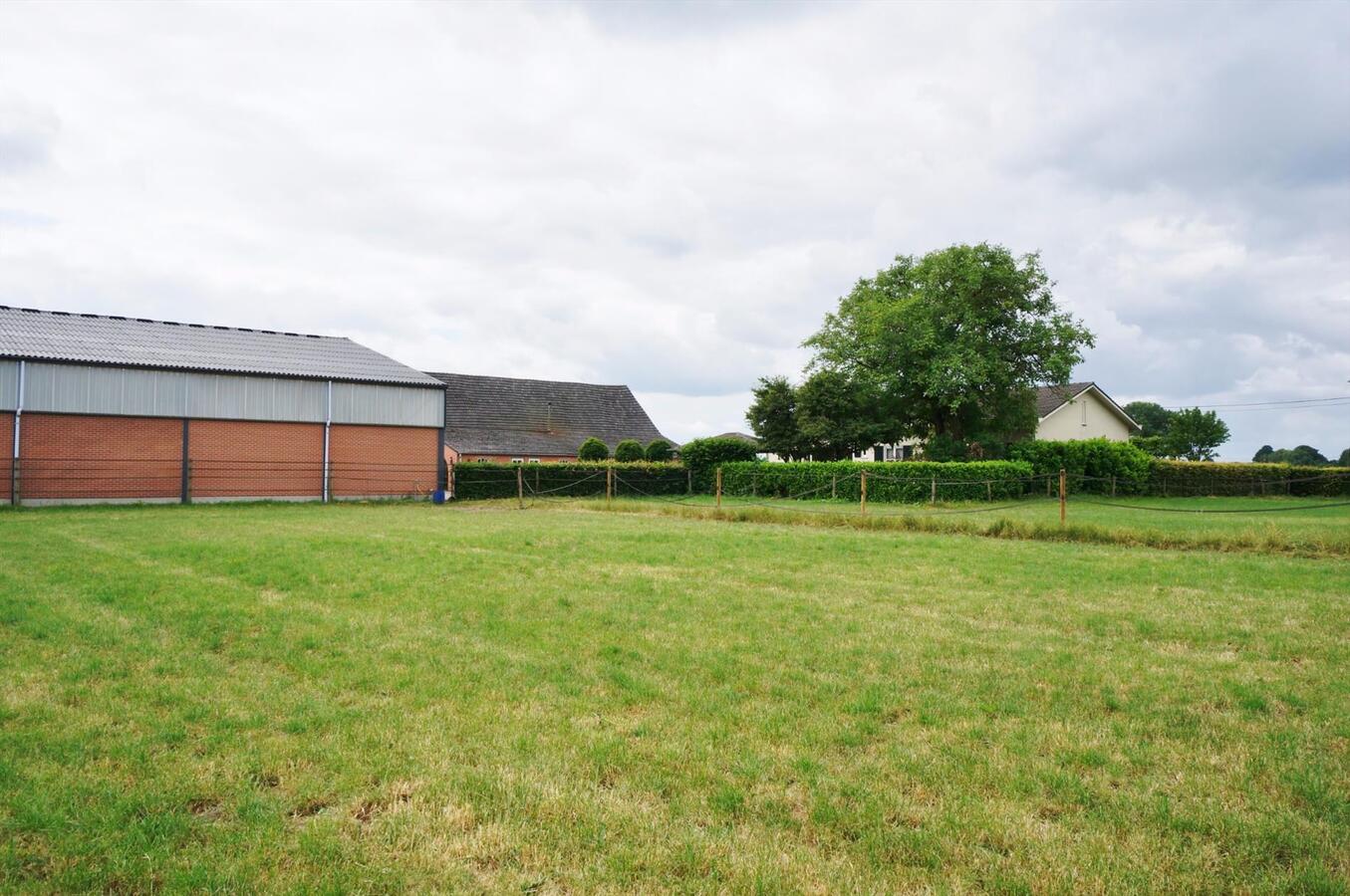 Country house sold in Ravels