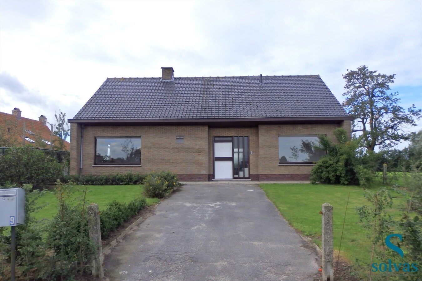 Recent gerenoveerde woning met 5 slaapkamers te Zomergem! 