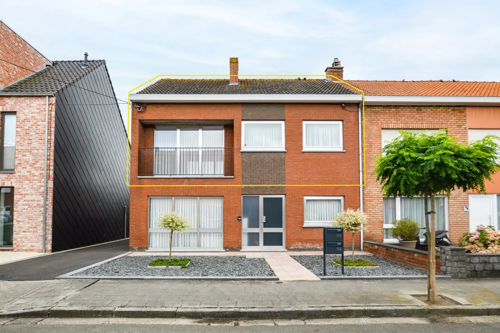 Duplex appartement met 2 slpks en 2 garages in centrum Eernegem