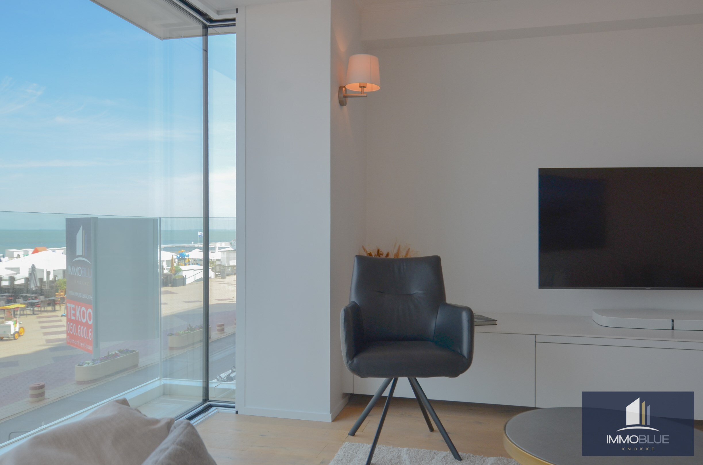 Appartement &#233;l&#233;gant, r&#233;cemment r&#233;nov&#233;, avec vue frontale sur la mer. 