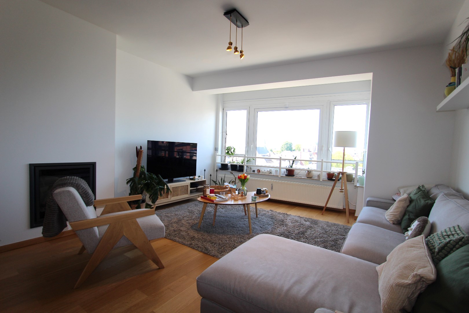RUIM APPARTEMENT MET 3 SLAAPKAMERS 
