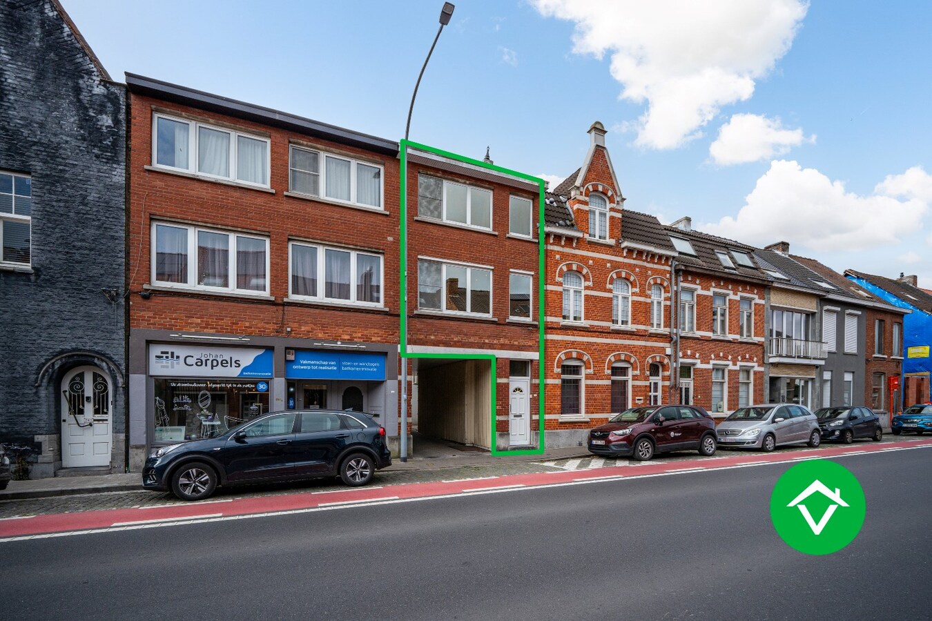 Charmante gezinswoning met twee slaapkamers en afgesloten garagebox te Sint-Kruis (Brugge) 