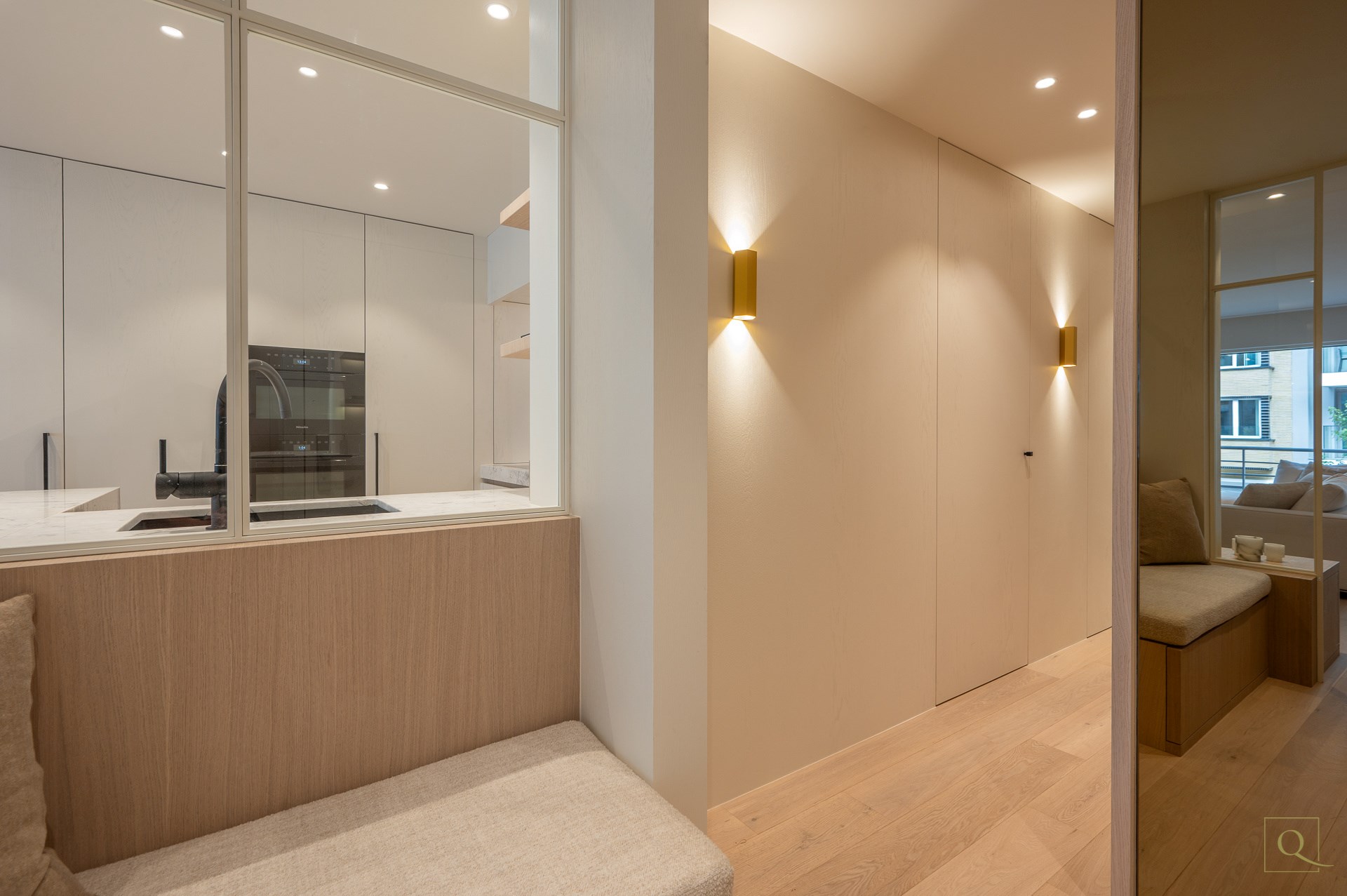 Appartement de luxe &#233;l&#233;gamment r&#233;nov&#233; avec deux terrasses ensoleill&#233;es &#224; proximit&#233; de la plage et des commerces. 