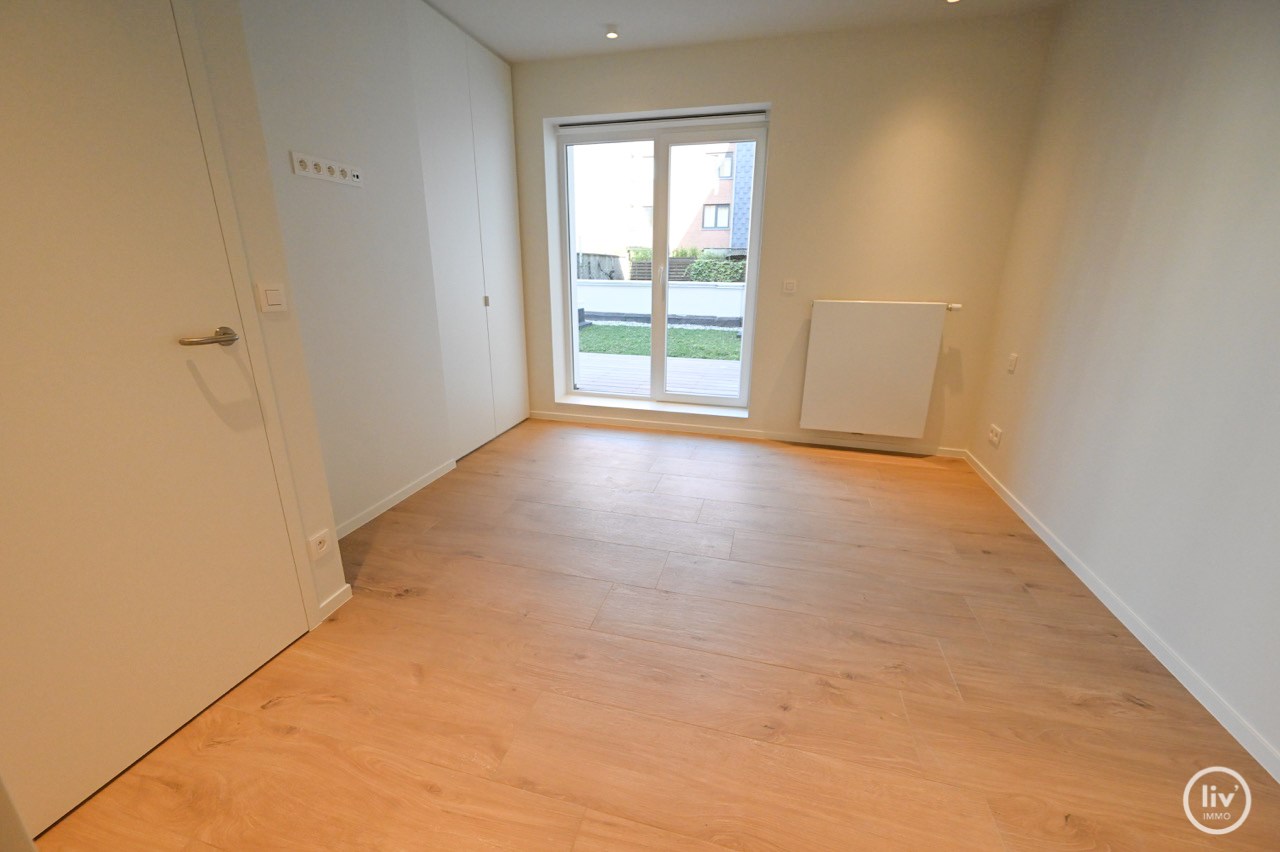 Nieuwbouwappartement met aangename gevelbreedte van 7m20 gelegen te Lippenslaan Knokke. 