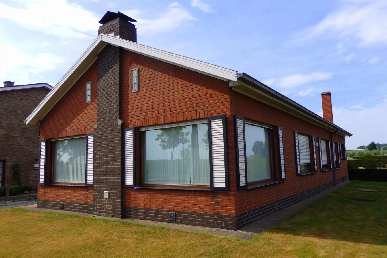 Op te frissen bungalow nabij centrum Oosteeklo 