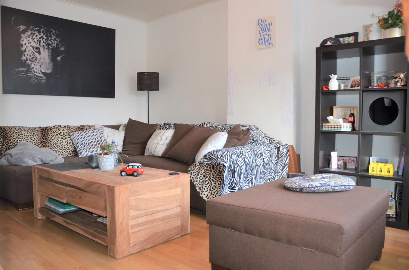 Investering met mooi rendement!! woning met 2 Appartementen te koop in Oostkamp 