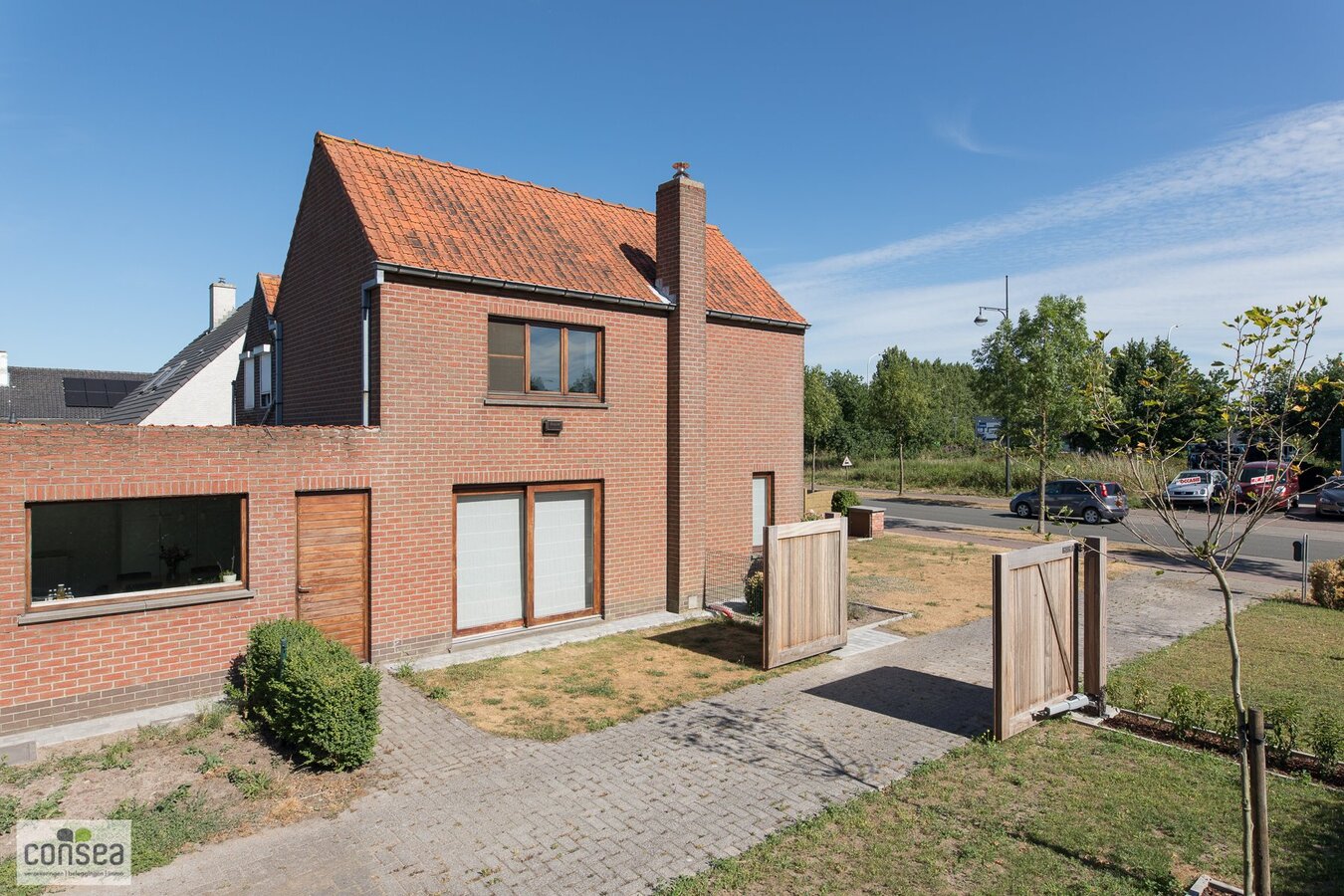 TE KOOP: VRIJSTAANDE WONING OP EEN MAGNIFIEK STUK GROND. 