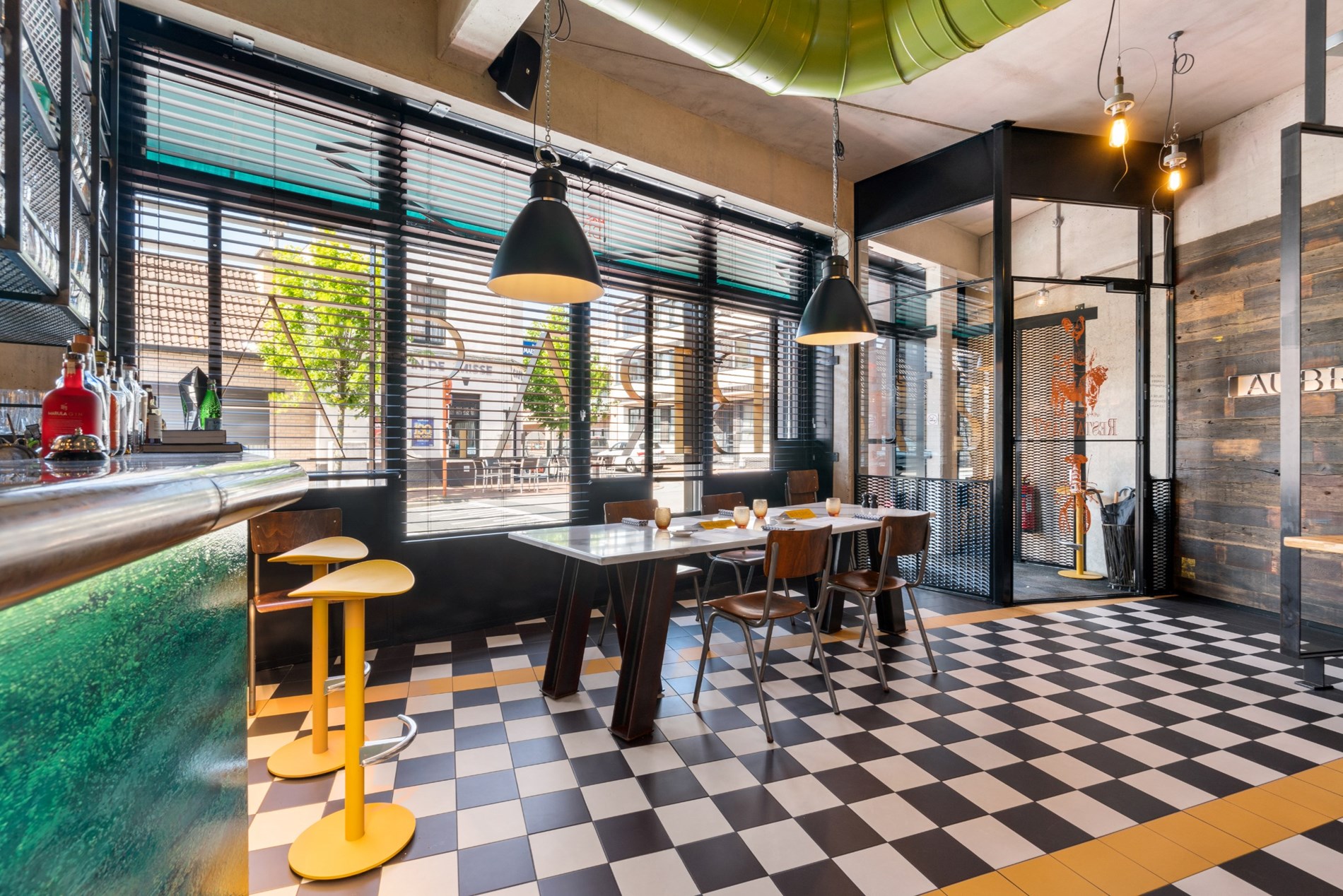 Handelspand te huur – Instapklaar restaurant (volledig uitgerust) in centrum Knokke. 