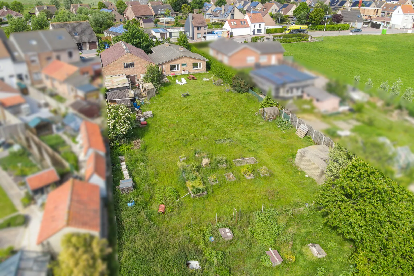 Alleenstaande bungalow op 2.411 m² met loods van 150 m² te Zandvoorde