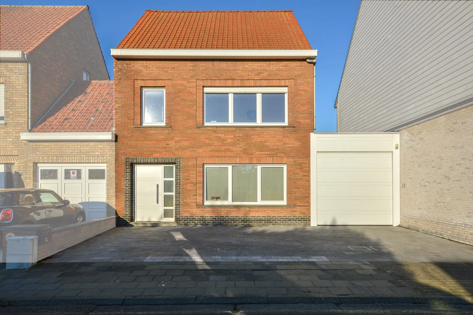 Drie-slaapkamer woning met garage in het centrum van Oudenburg