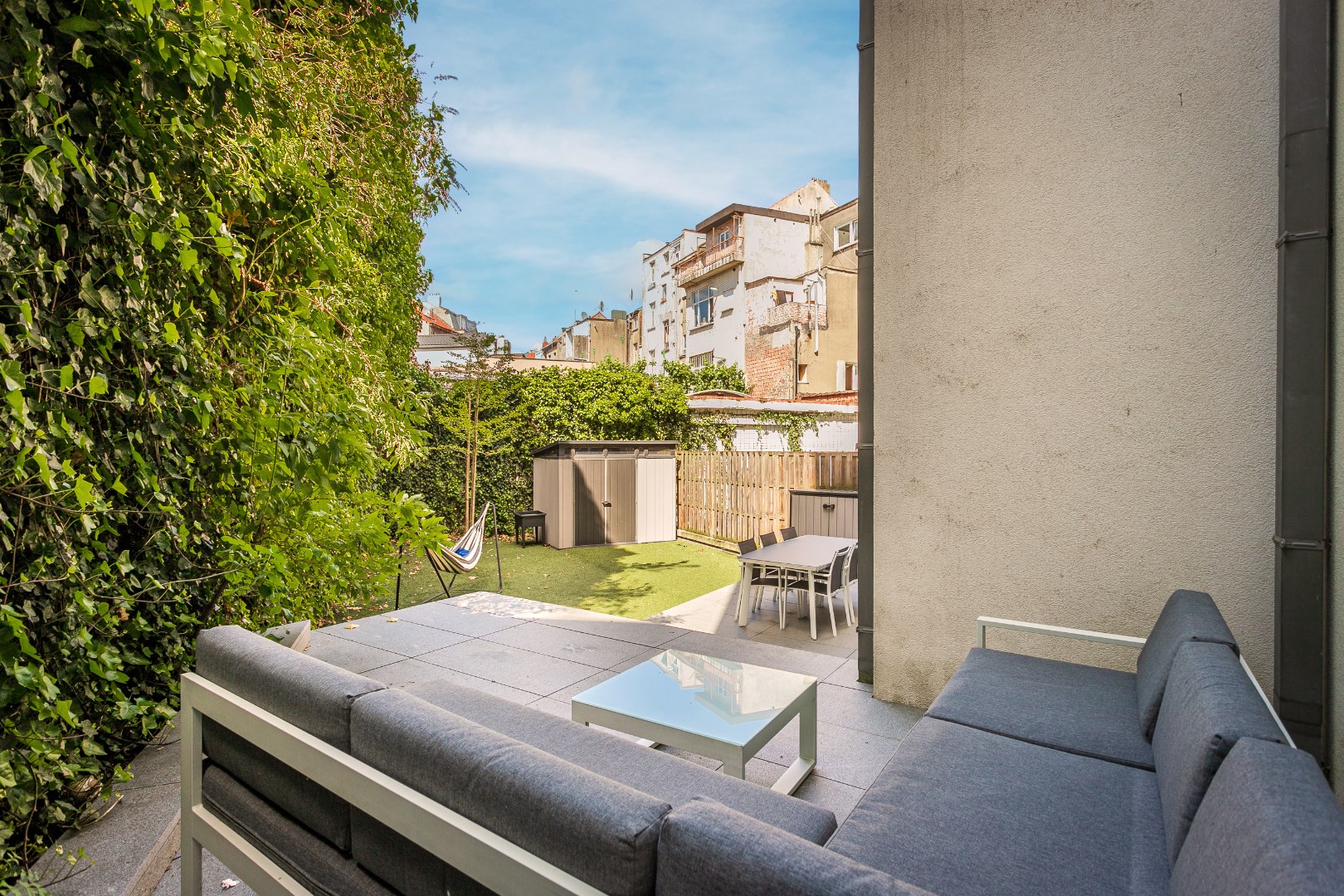 Recent gelijkvloersappartement met TUIN, 2 slaapkamers, terras en kelderberging 