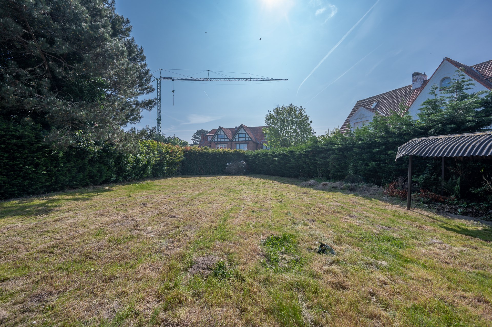 Te renoveren of af te breken villa gelegen op de Elizabetlaan te Knokke op enkele meters van het strand en de winkelstraten. 