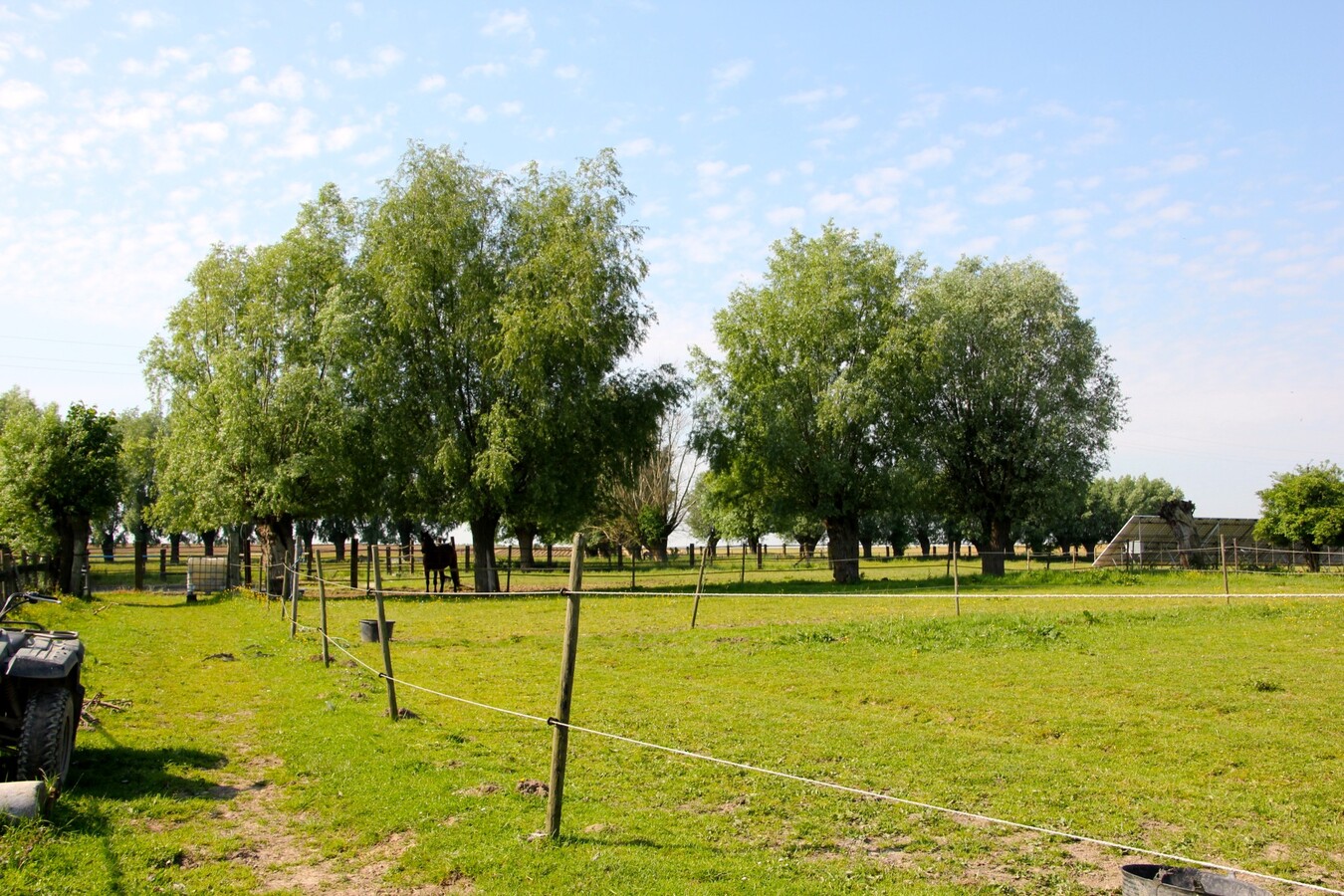 Superbe fermette d’environ 1,4ha situ&#233;e &#224; l’or&#233;e du Pays des Collines. 