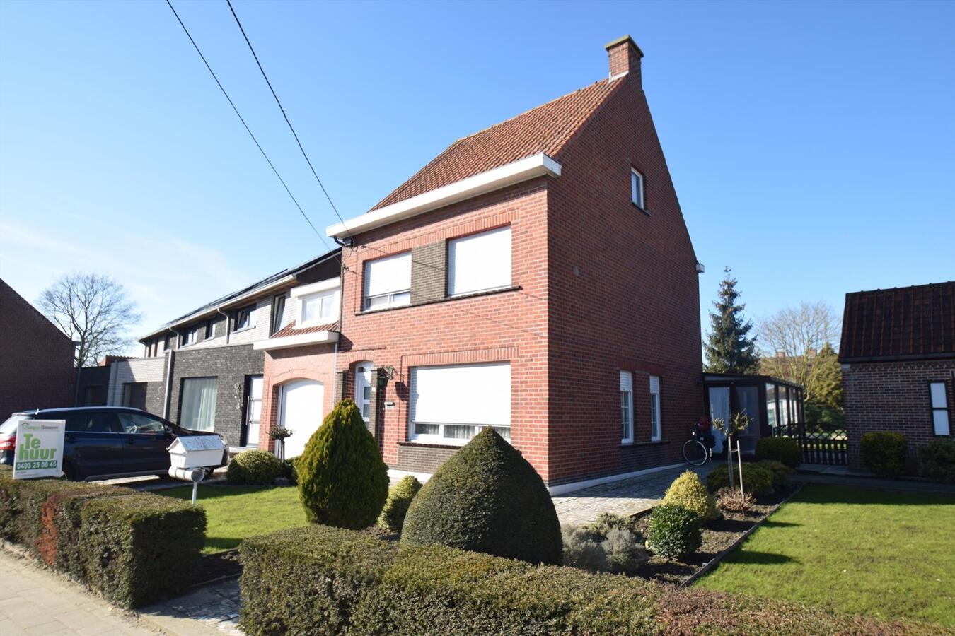 Ruime halfopen 3-slaapkamer-woning met garage en tuin 