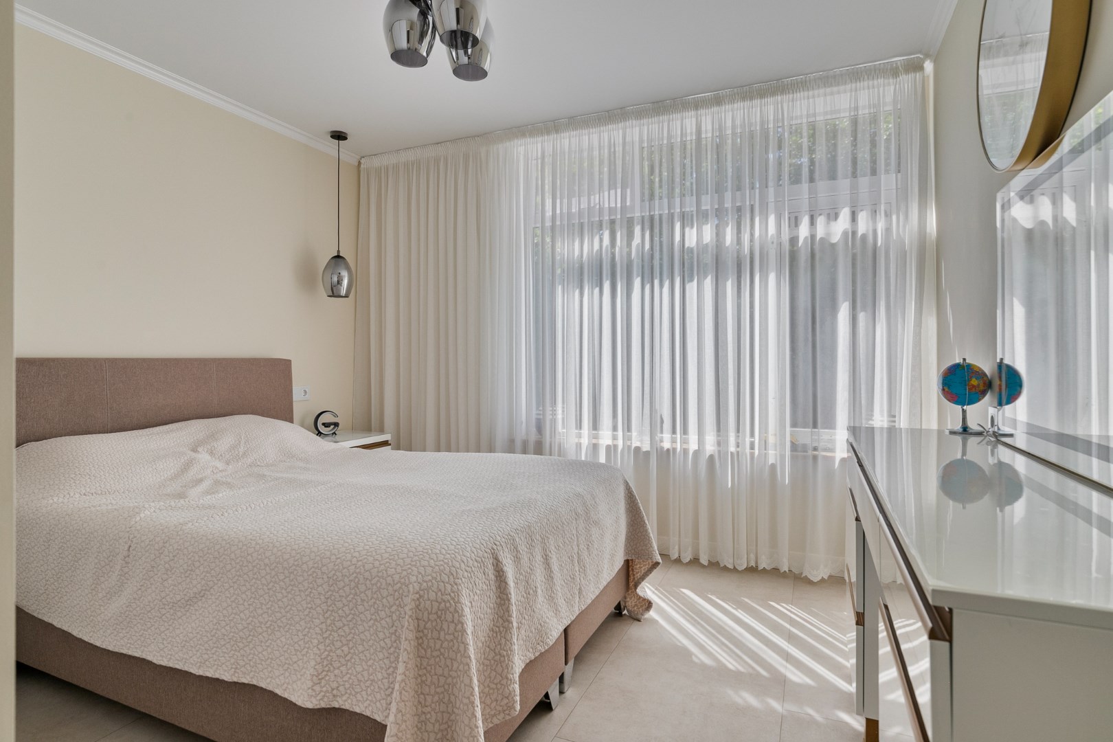 Licht, luxe en instapklaar wonen in Het Lage Land! 