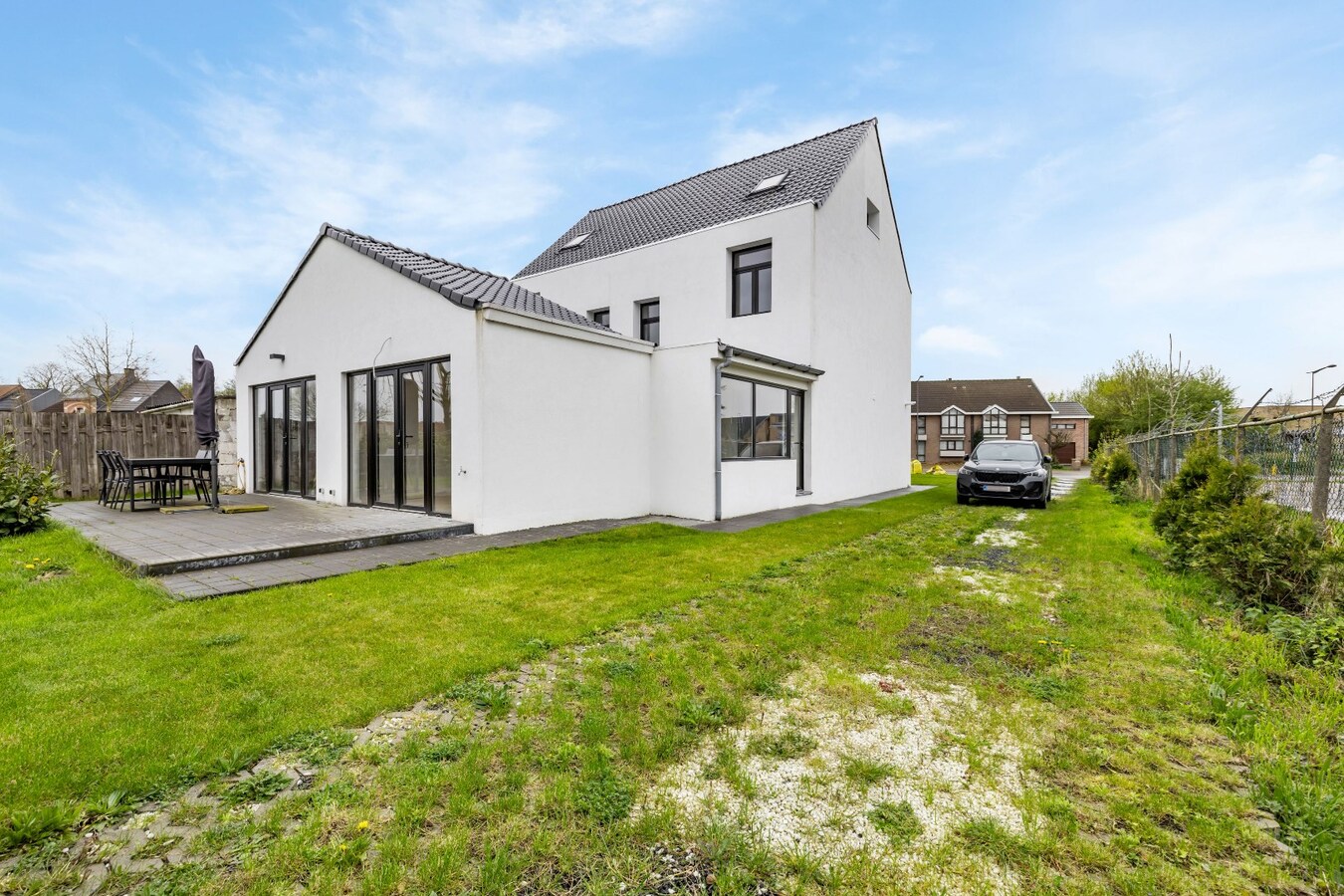 Luxueus gerenoveerde (2025) woning bijgebouw &amp; ruime tuin in Zwijndrecht 