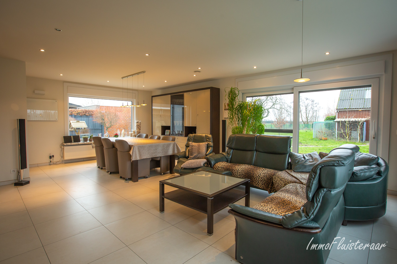 Instapklare moderne bungalowwoning met loods en aanpalende weilanden op 6929m&#178;. 