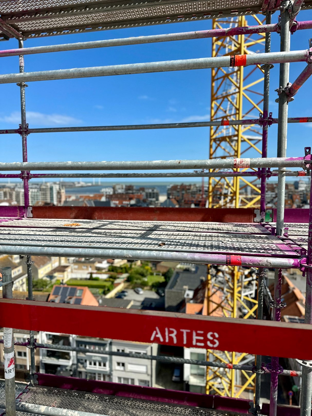 Revente dans le projet &#39;Hoost&#39; situ&#233; au 11&#232;me &#233;tage avec une magnifique terrasse ensoleill&#233;e et des vues magnifiques. 