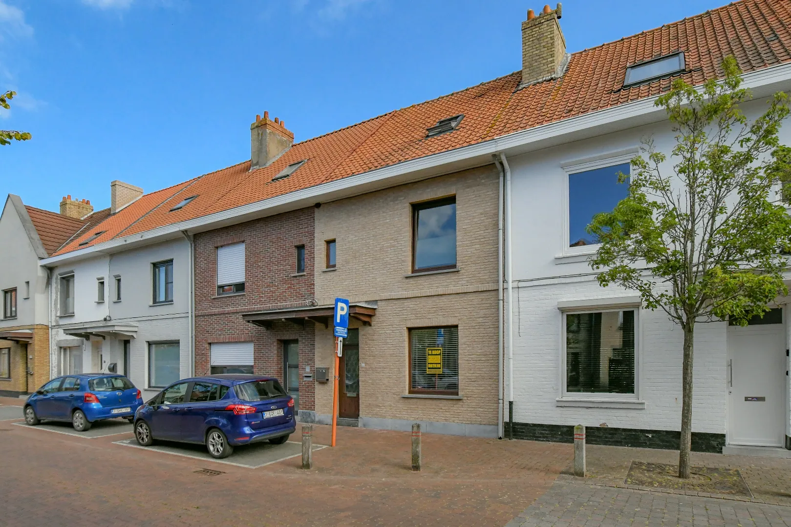 Instapklare woning met 3 slaapkamers en gezellige stadstuin met uitweg voor fietsen