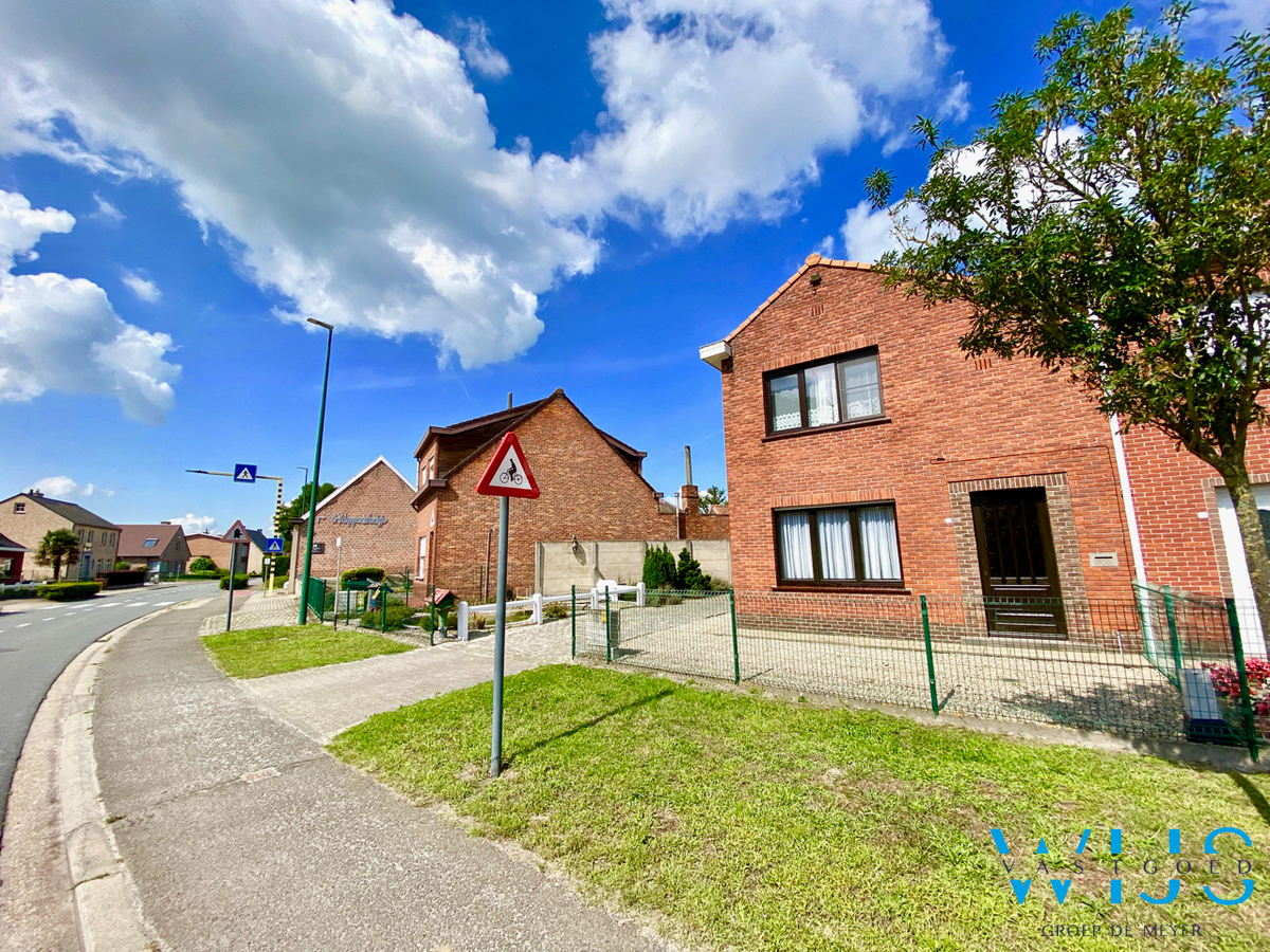Op te frissen gezinswoning met 3 slaapkamers &amp; tuin te ERTVELDE! 