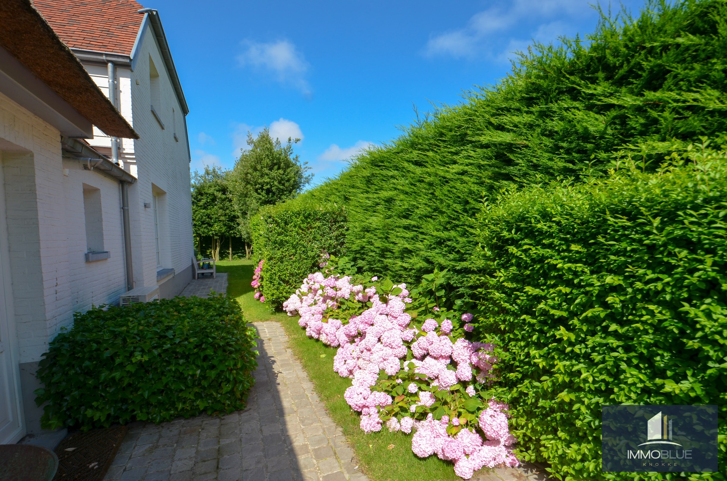 Charmante villa gelegen in een rustige residentiele wijk. 